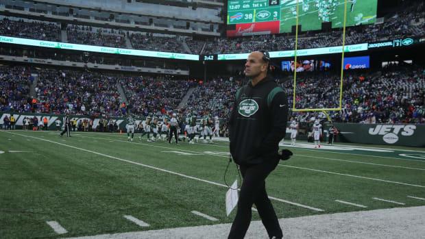 Jets head coach Robert Saleh on the sideline